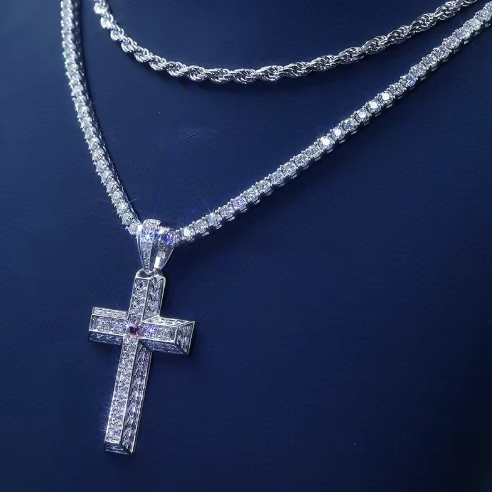 Crowned Lion VVS Moissanite Necklace - Image 2