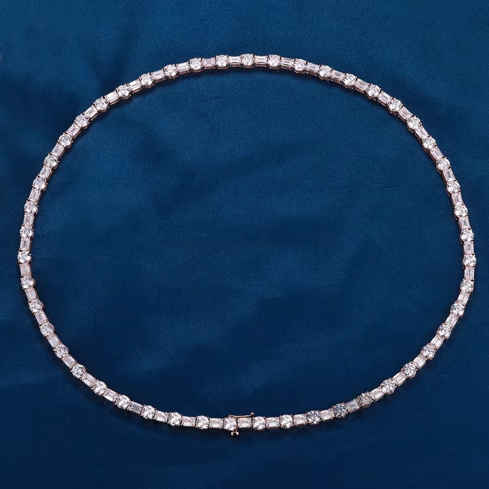 Royal Heart VVS Moissanite Pendant