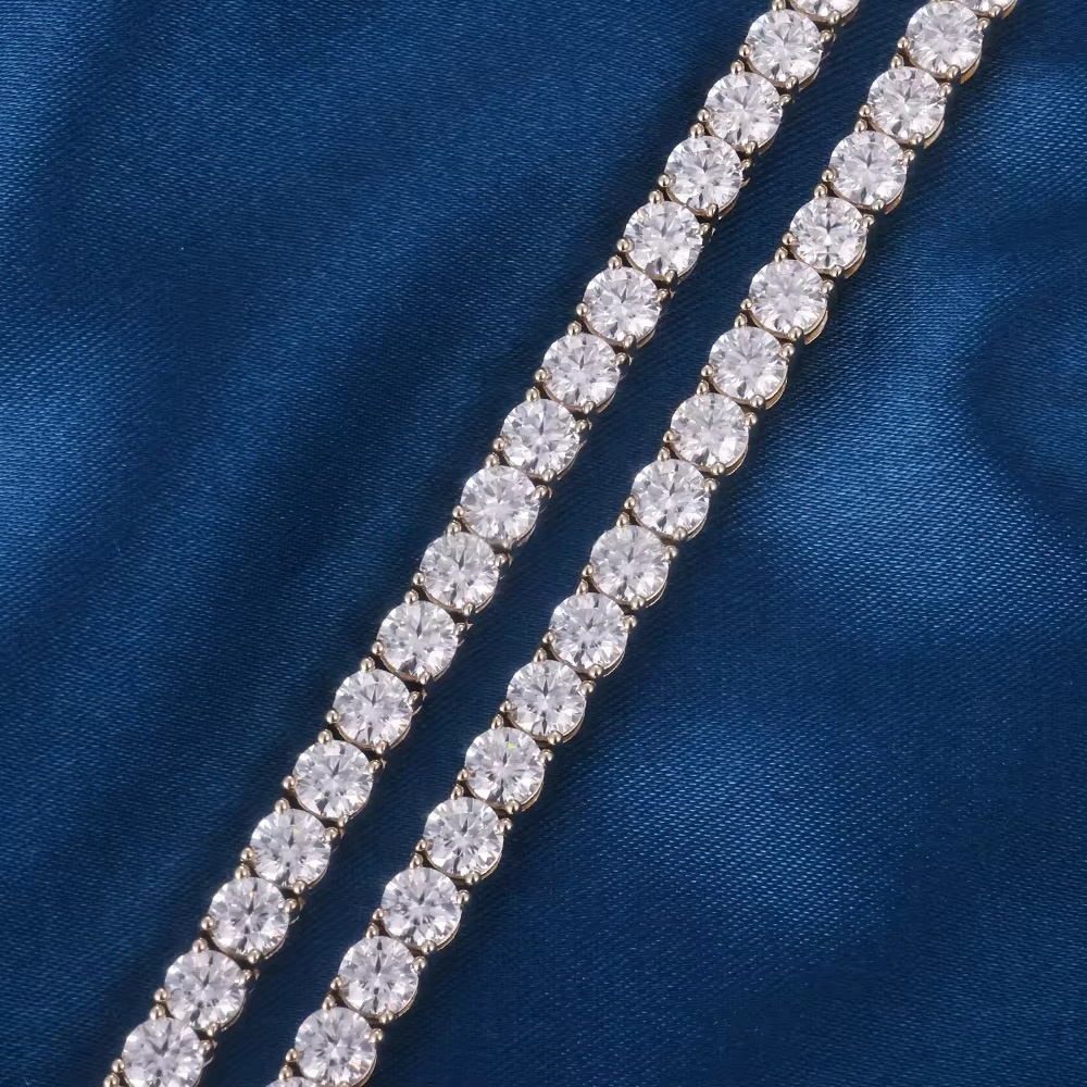 Eternal Flame VVS Moissanite Pendant - Image 3