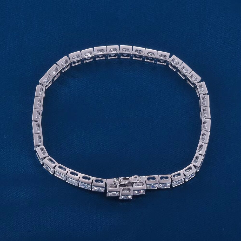 Lion’s Pride VVS Moissanite Pendant