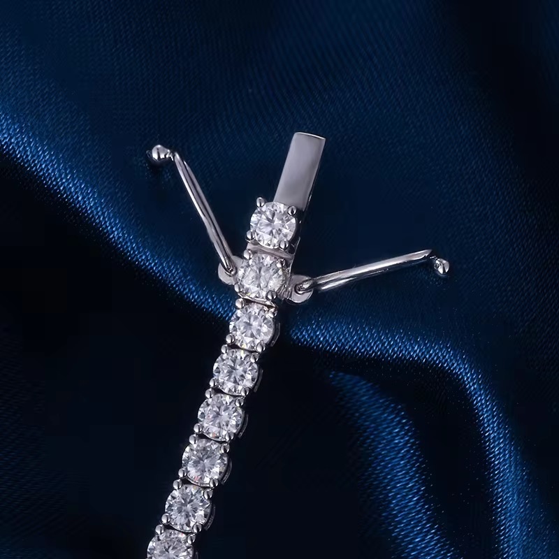 Regal Crown VVS Moissanite Pendant - Image 3
