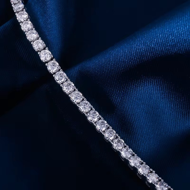 Regal Crown VVS Moissanite Pendant - Image 4