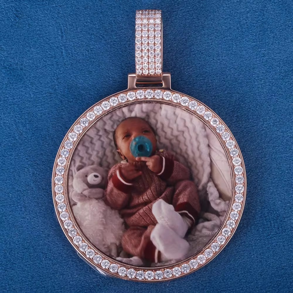 Round Medallion VVS Moissanite Diamond Necklace - Image 2