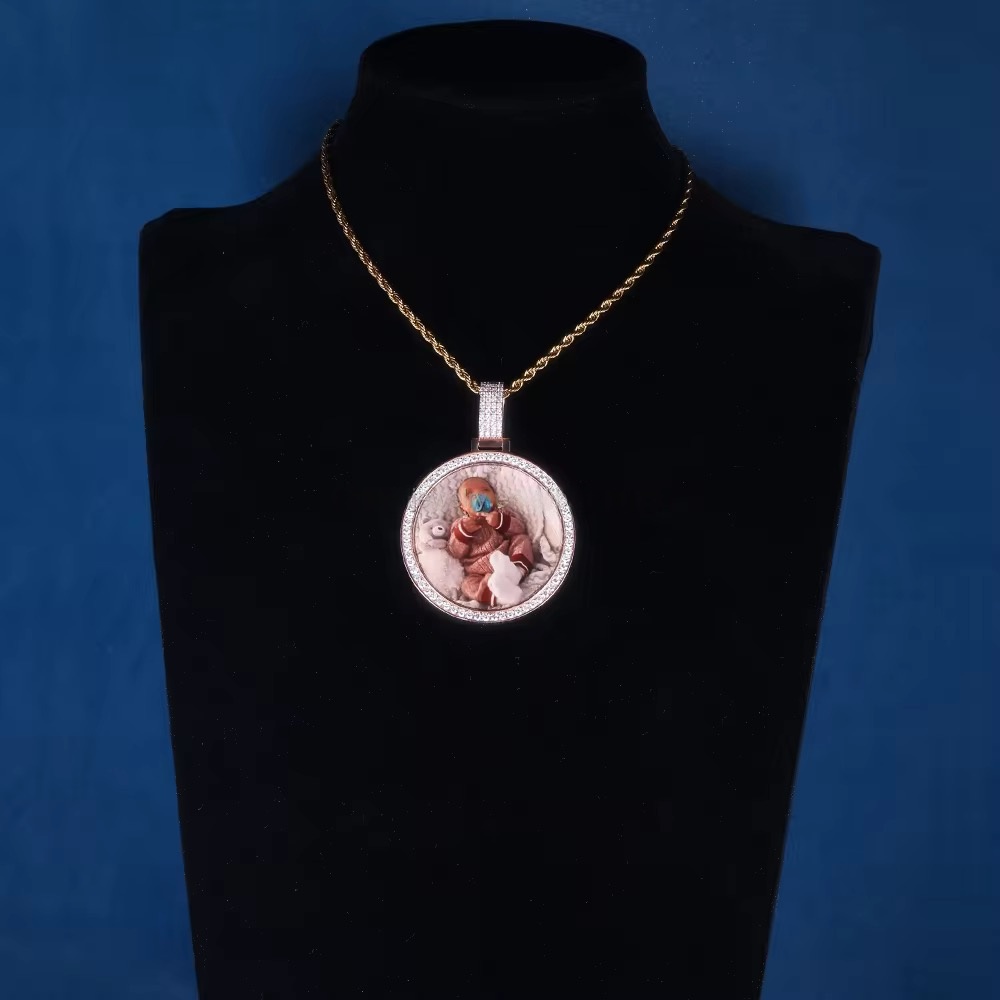 Round Medallion VVS Moissanite Diamond Necklace