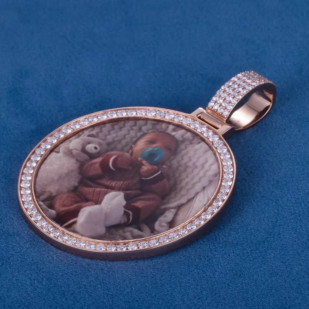 Round Medallion VVS Moissanite Diamond Necklace - Image 3